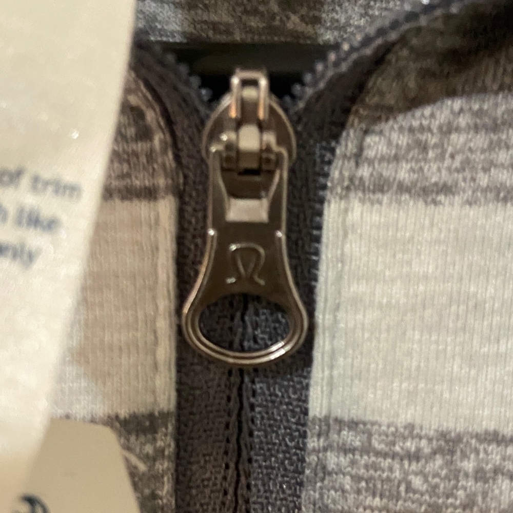 Lululemon quarter zip pull over size 6 dark / light gray stripe - Picture 4 of 13